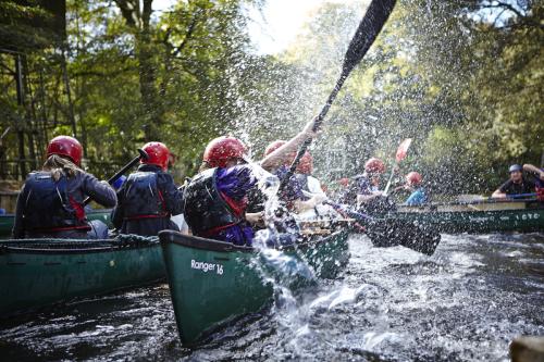 scouts-in-canoes